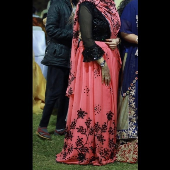 Shimmery georgette fabric lehenga with cut-dana work &crop top n V shaped stole - Picture 3 of 17